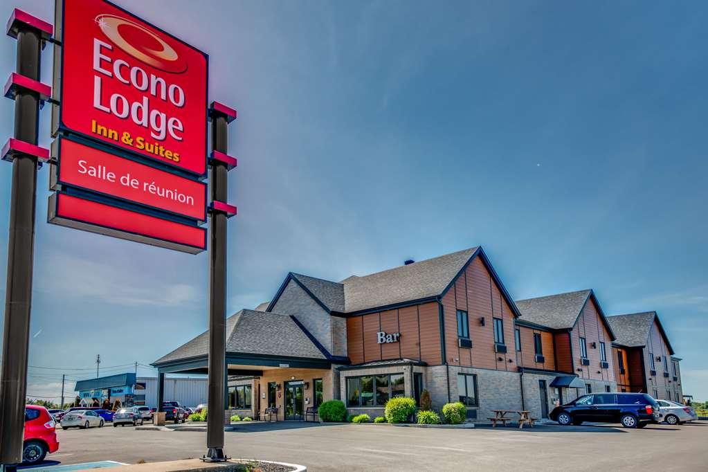 Econo Lodge Inn & Suites Saint Apollinaire Luaran gambar