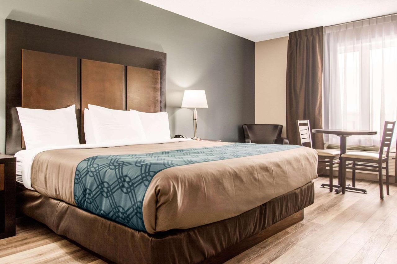 Econo Lodge Inn & Suites Saint Apollinaire Luaran gambar