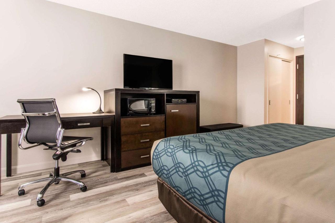 Econo Lodge Inn & Suites Saint Apollinaire Luaran gambar