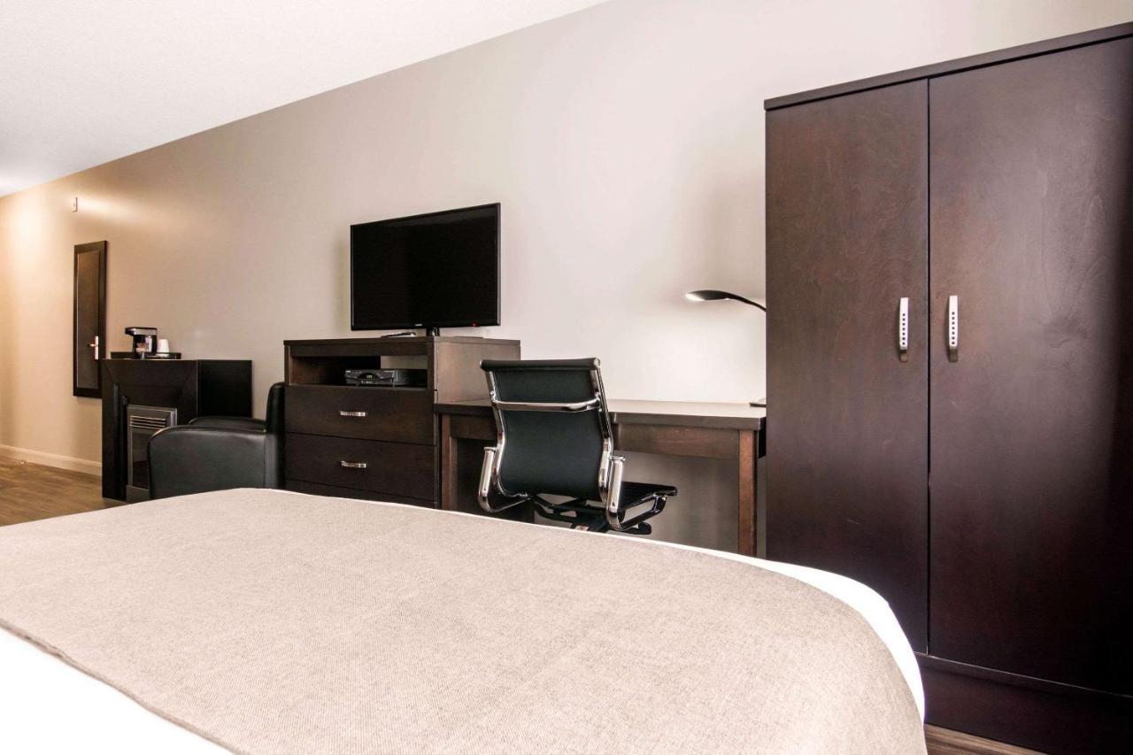 Econo Lodge Inn & Suites Saint Apollinaire Luaran gambar