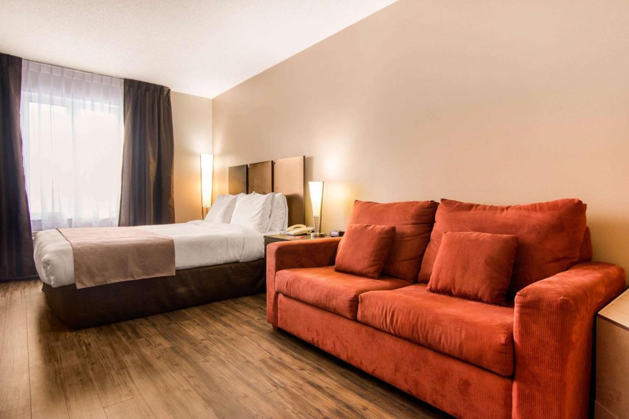 Econo Lodge Inn & Suites Saint Apollinaire Luaran gambar