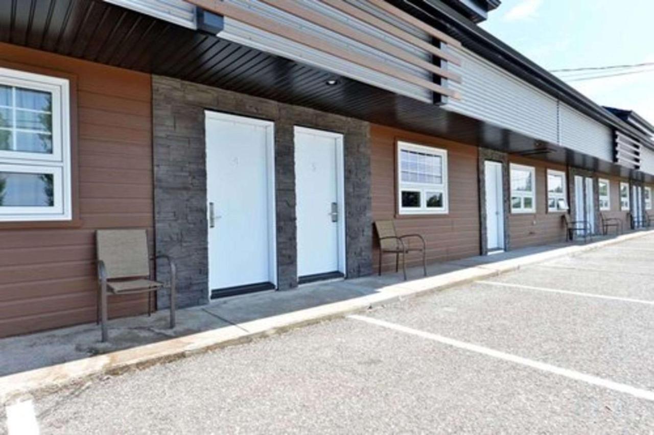 Econo Lodge Inn & Suites Saint Apollinaire Luaran gambar
