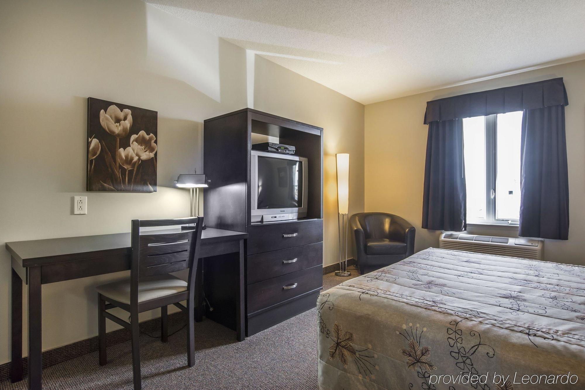 Econo Lodge Inn & Suites Saint Apollinaire Luaran gambar