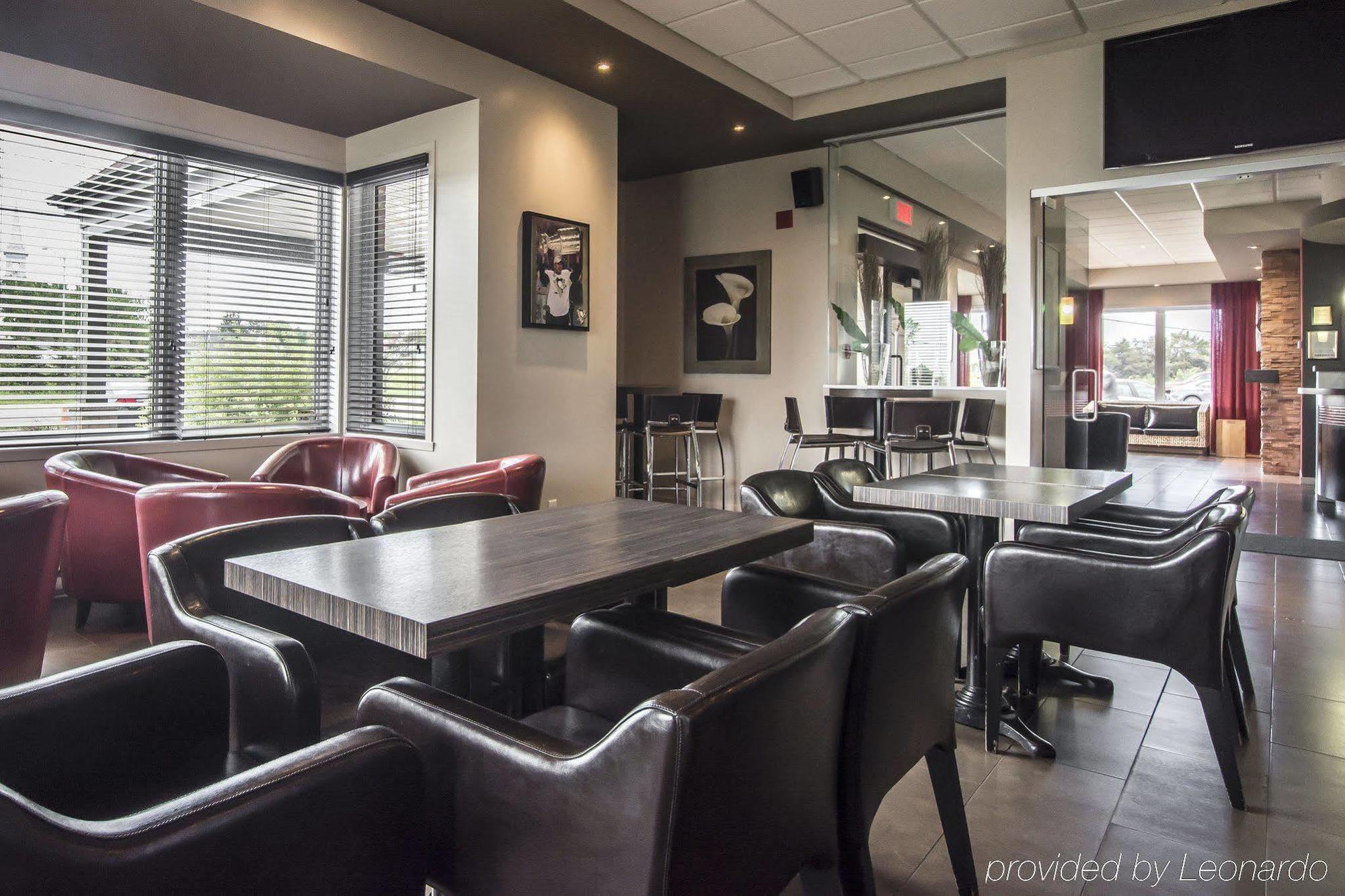 Econo Lodge Inn & Suites Saint Apollinaire Luaran gambar