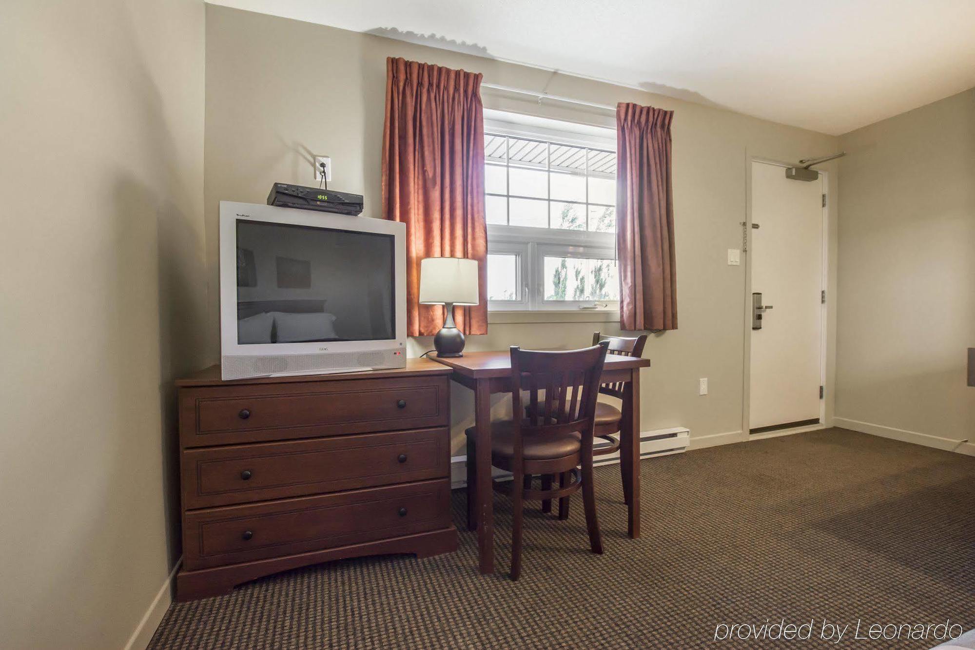 Econo Lodge Inn & Suites Saint Apollinaire Luaran gambar