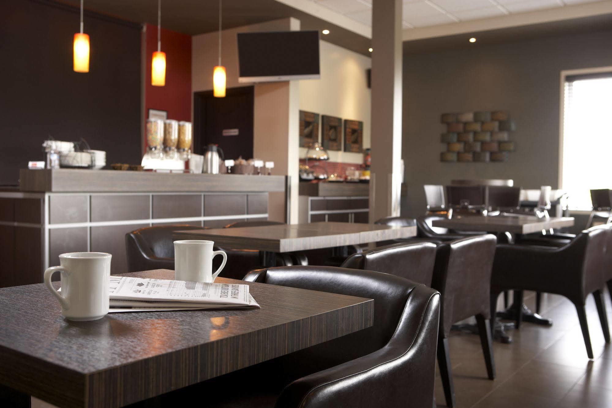 Econo Lodge Inn & Suites Saint Apollinaire Luaran gambar