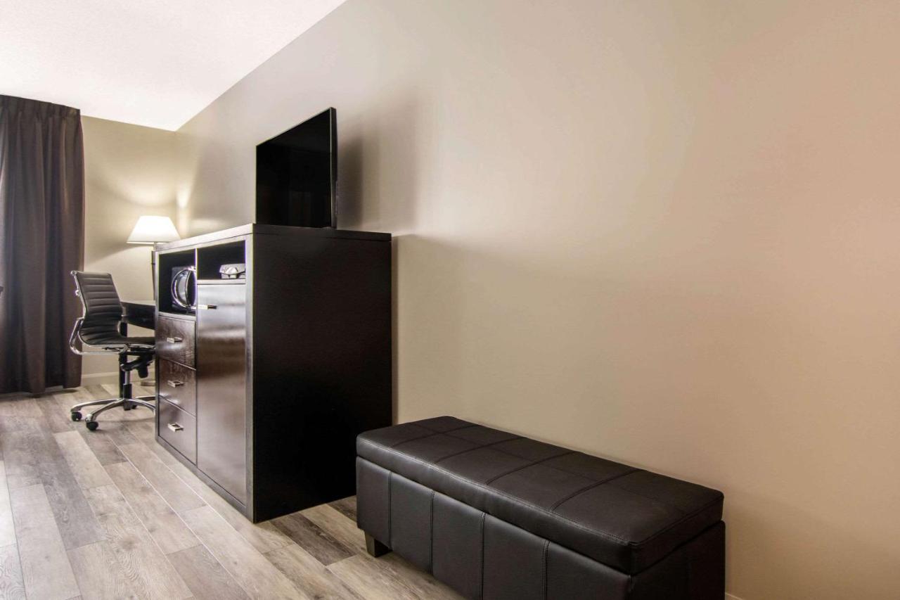 Econo Lodge Inn & Suites Saint Apollinaire Luaran gambar