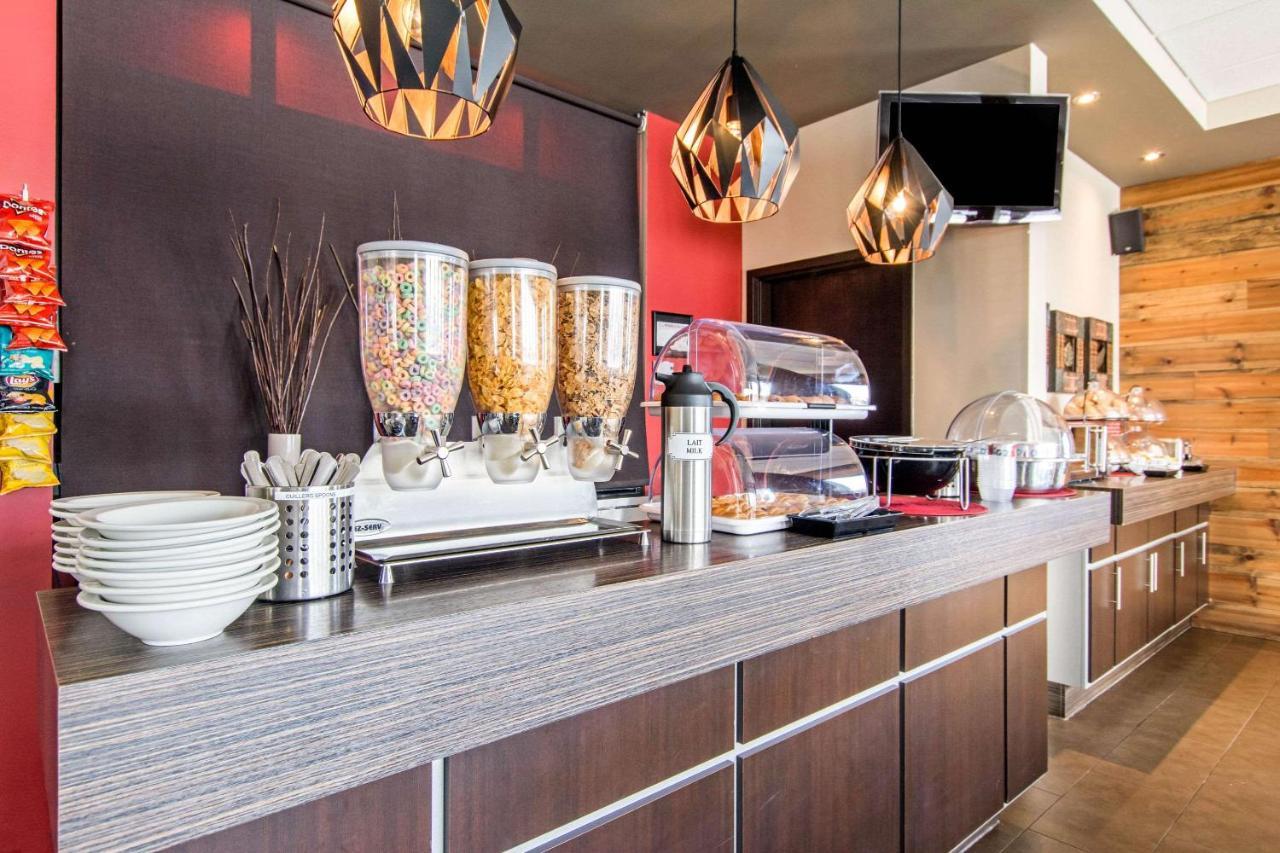 Econo Lodge Inn & Suites Saint Apollinaire Luaran gambar