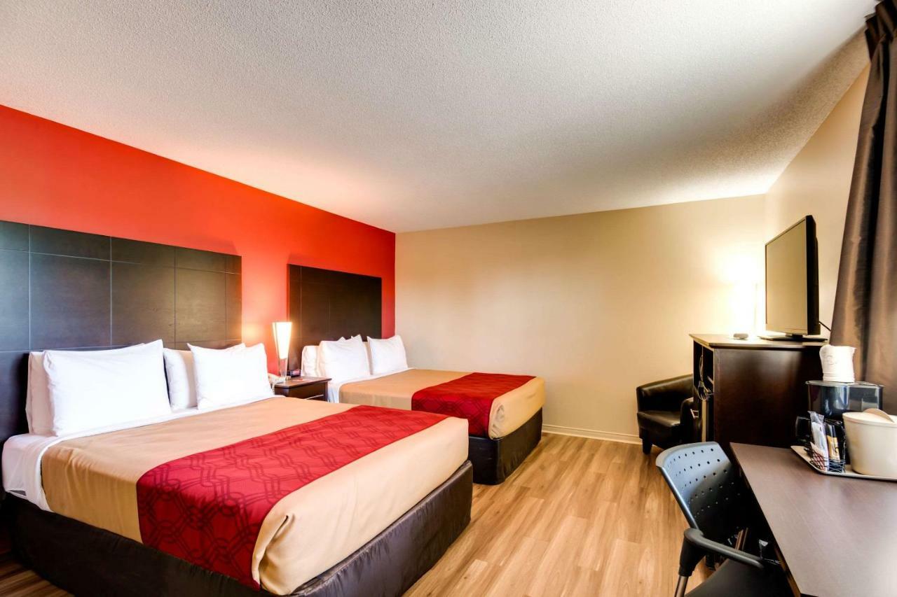 Econo Lodge Inn & Suites Saint Apollinaire Luaran gambar