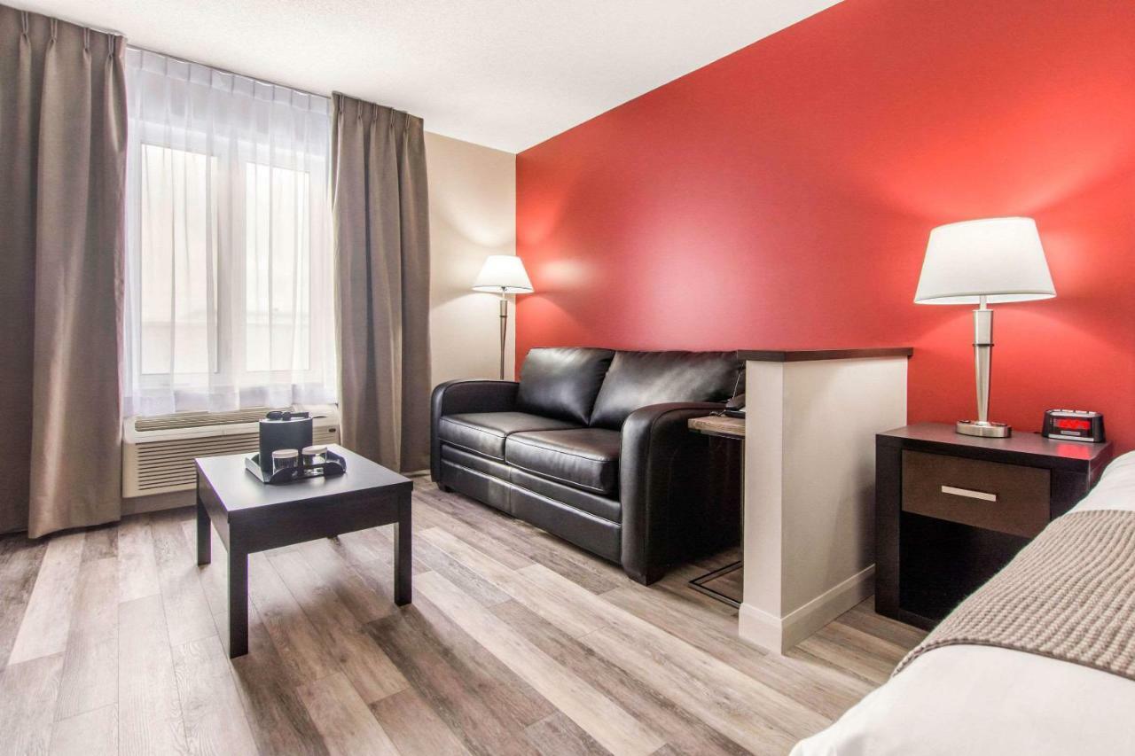 Econo Lodge Inn & Suites Saint Apollinaire Luaran gambar
