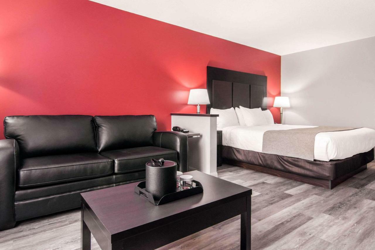 Econo Lodge Inn & Suites Saint Apollinaire Luaran gambar